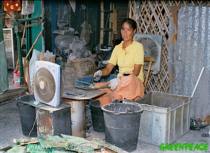 chinese woman smelts computer