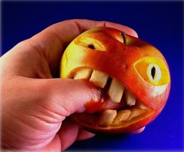 http://www.greendiary.com/wp-content/uploads/2012/07/fruit-and-vegie-sculpture-apple-biting-finger1_ERBvZ_52.jpg