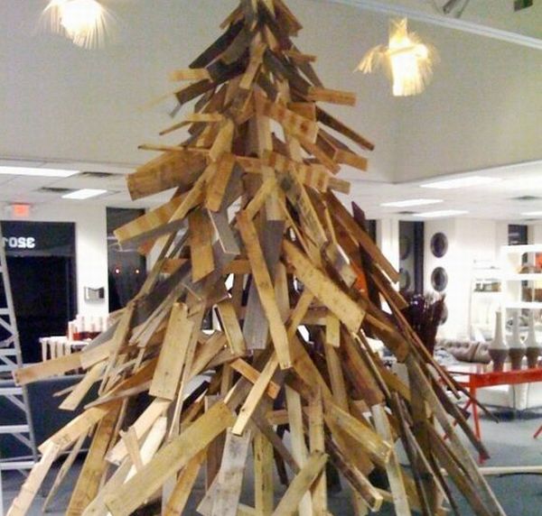 Christmas Tree Made From Wood Pallets