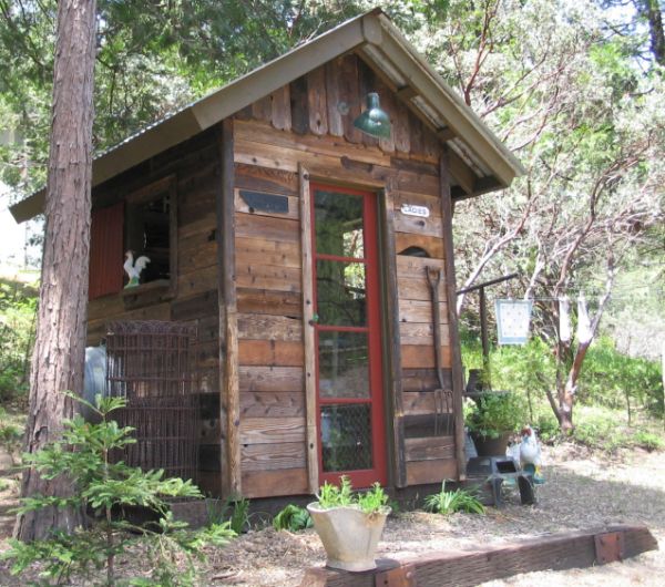 How to build a shed from recycled wood