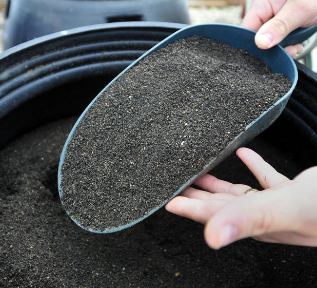 Unique compost machine by SVSU students design Unique compost machine by SVSU students design