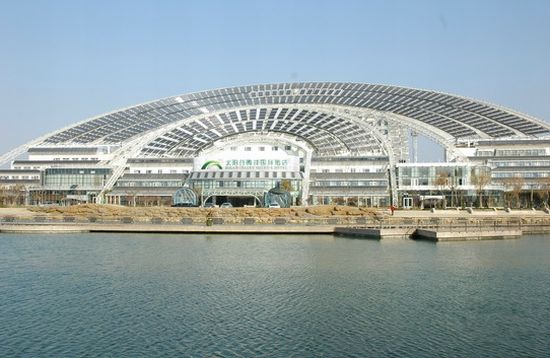 worlds largest solar powered office building