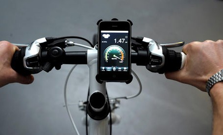 An-iPhone-attached-to-the-001