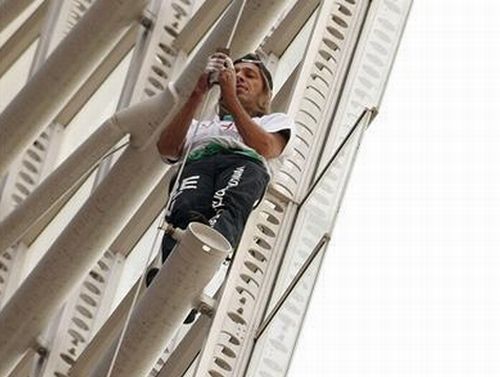 alain robert promote greenpeace 22978