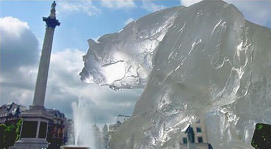 ice bear scultpure 2
